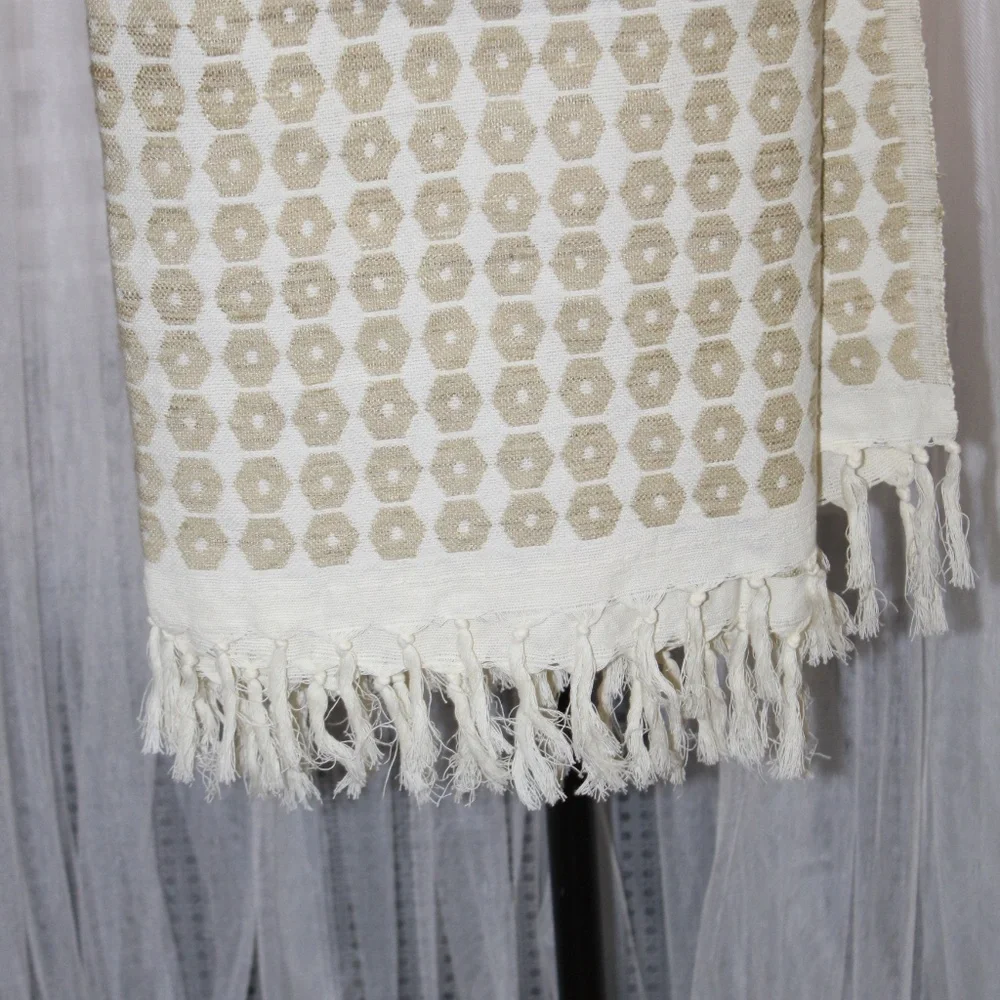 Williams Sonoma. Honeycomb Throw. Sz. 50